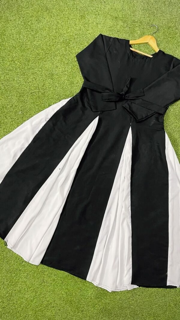 🖤🤍 Elegant Black & White Contrast Maxi – Classy Monochrome Flow 🤍🖤