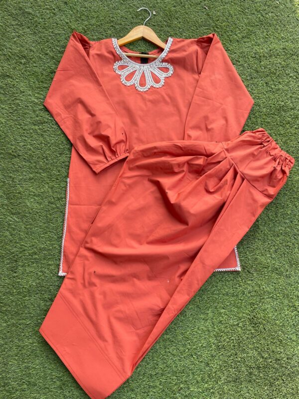 Elegant Orange 3-Piece Suit with Floral organiza Dupatta 🌸🧡