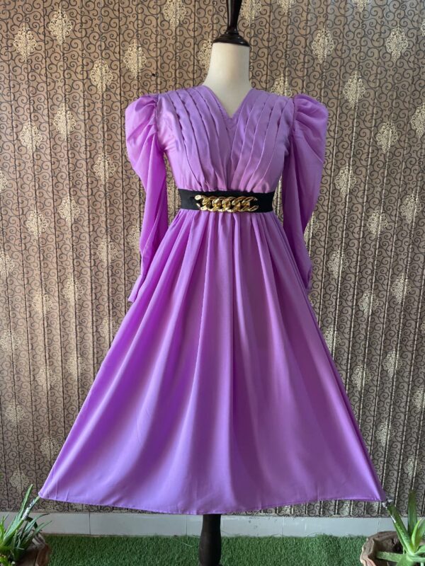 Elegant White Maxi Dress with Gold Chain Belt ✨👗 Long Description: