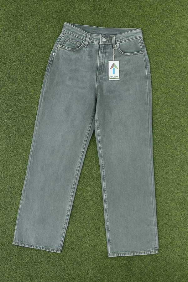 Classic Grey Straight-Cut Denim Jeans👖 - Image 2