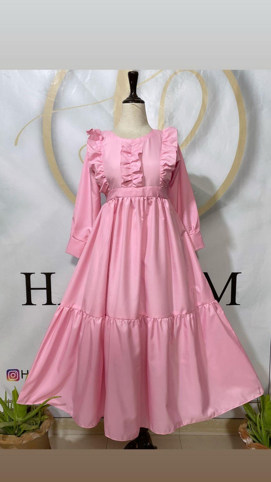 Elegant Black Ruffle Maxi Dress 👗🖤 | Satin Shine with Statement Flair - Image 3