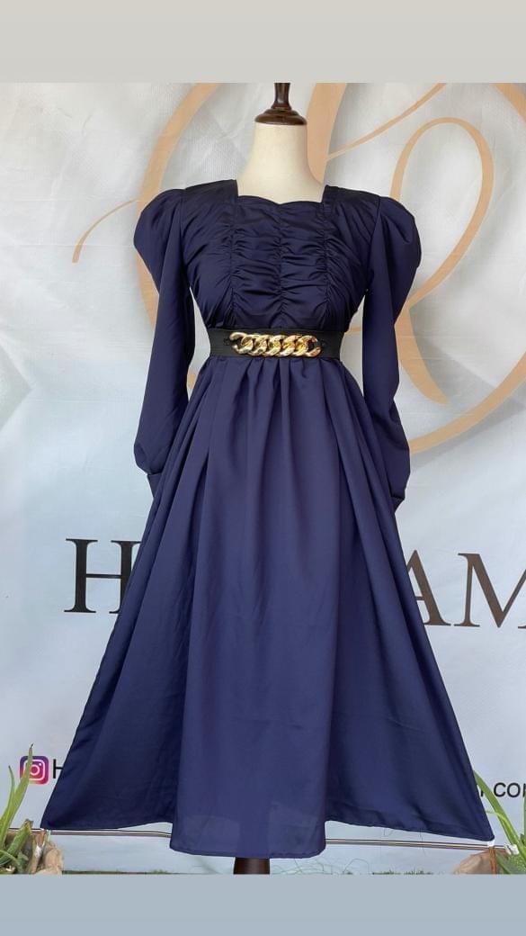 Elegant Black Ruched Maxi Dress with Gold Chain Belt - Image 4