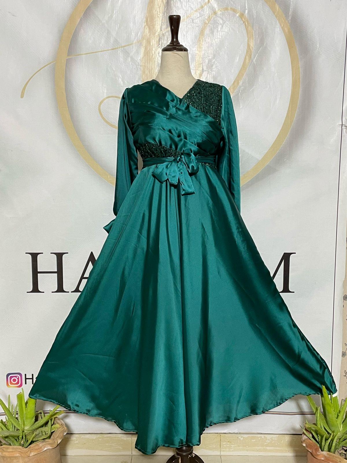 Emerald Green Silk Dress – Elegant & Timeless