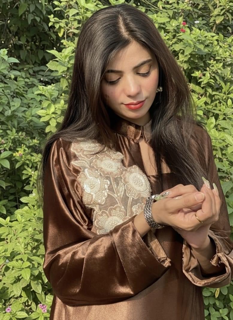 Luxury Bronze Velvet 2-Piece Suit - Cream Floral Applique Kurta Set